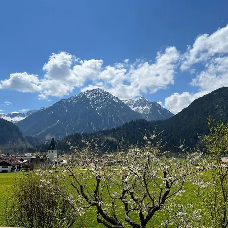 Alpenstyle Mit Suedbalkon In Geisteier's Hues *